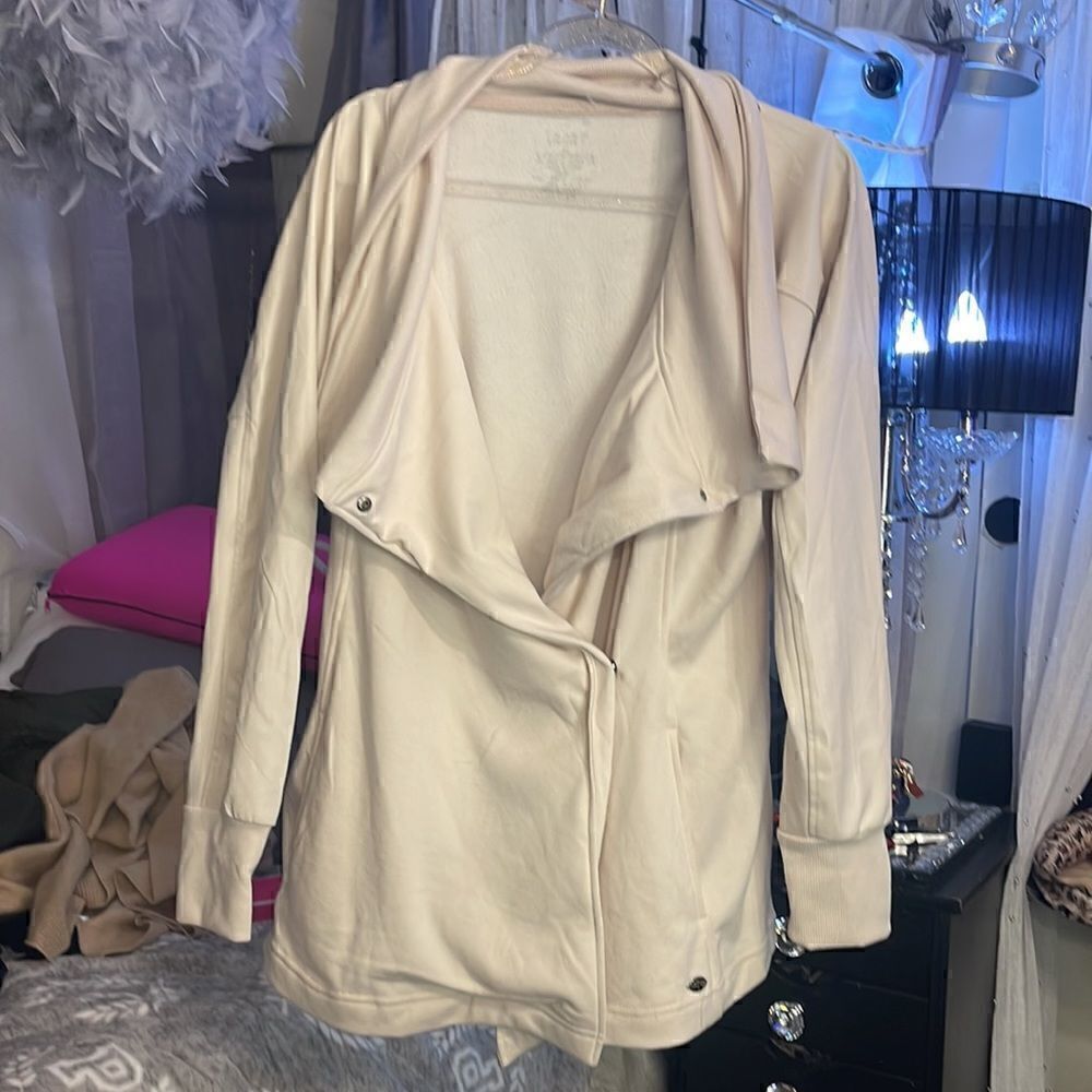 Tahari sport cream mixed media multi wear jacket/coat/sweatshirt shacket